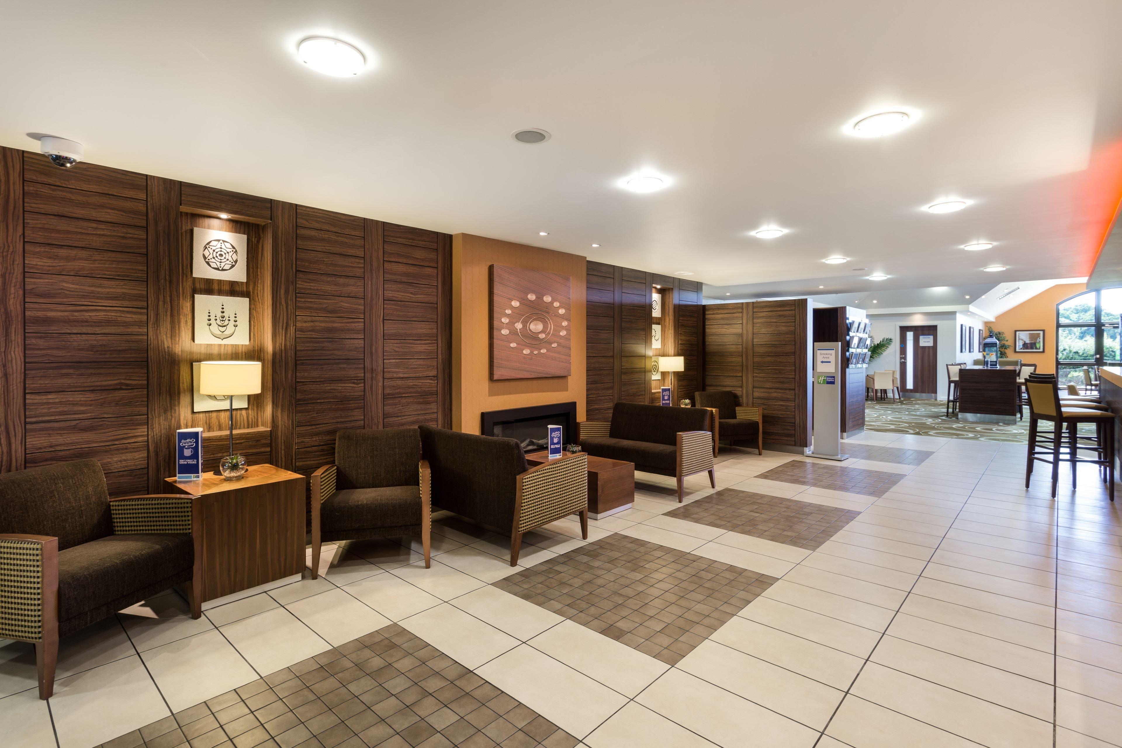 Holiday Inn Express Colchester By Ihg Eksteriør bilde